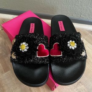 Betsey Johnson Sandals size 7 womens NEW!!💗